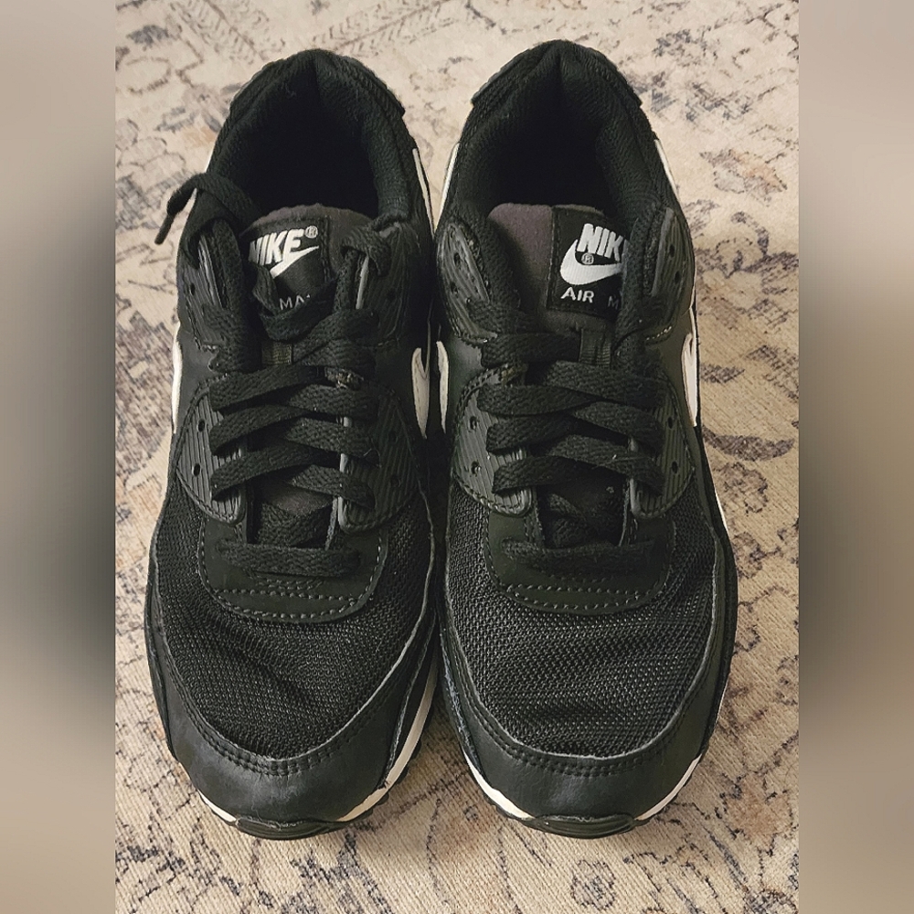 Nike Air Max 90 women's size 9